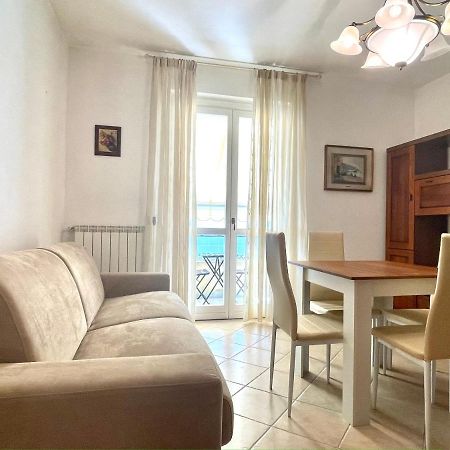 Sunset Boutique Apartment Marina di Massa Bagian luar foto