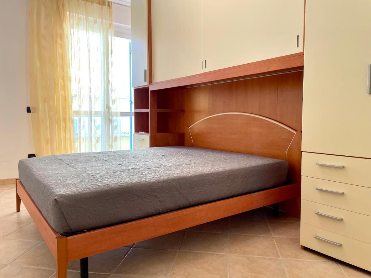 Sunset Boutique Apartment Marina di Massa Bagian luar foto