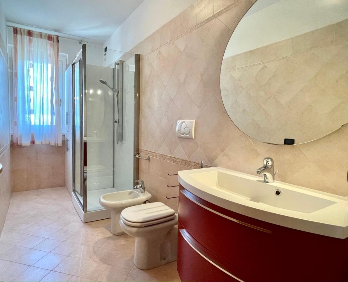 Sunset Boutique Apartment Marina di Massa Bagian luar foto