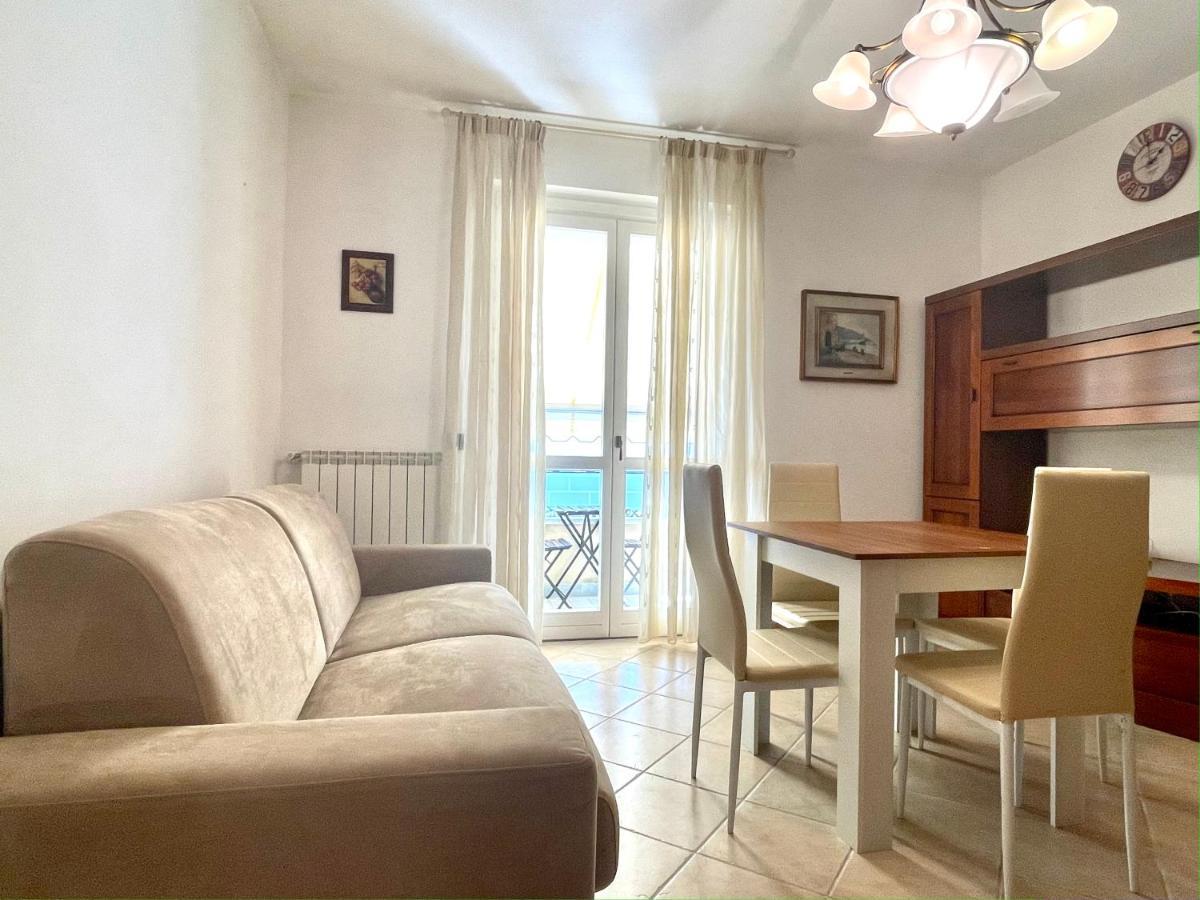 Sunset Boutique Apartment Marina di Massa Bagian luar foto