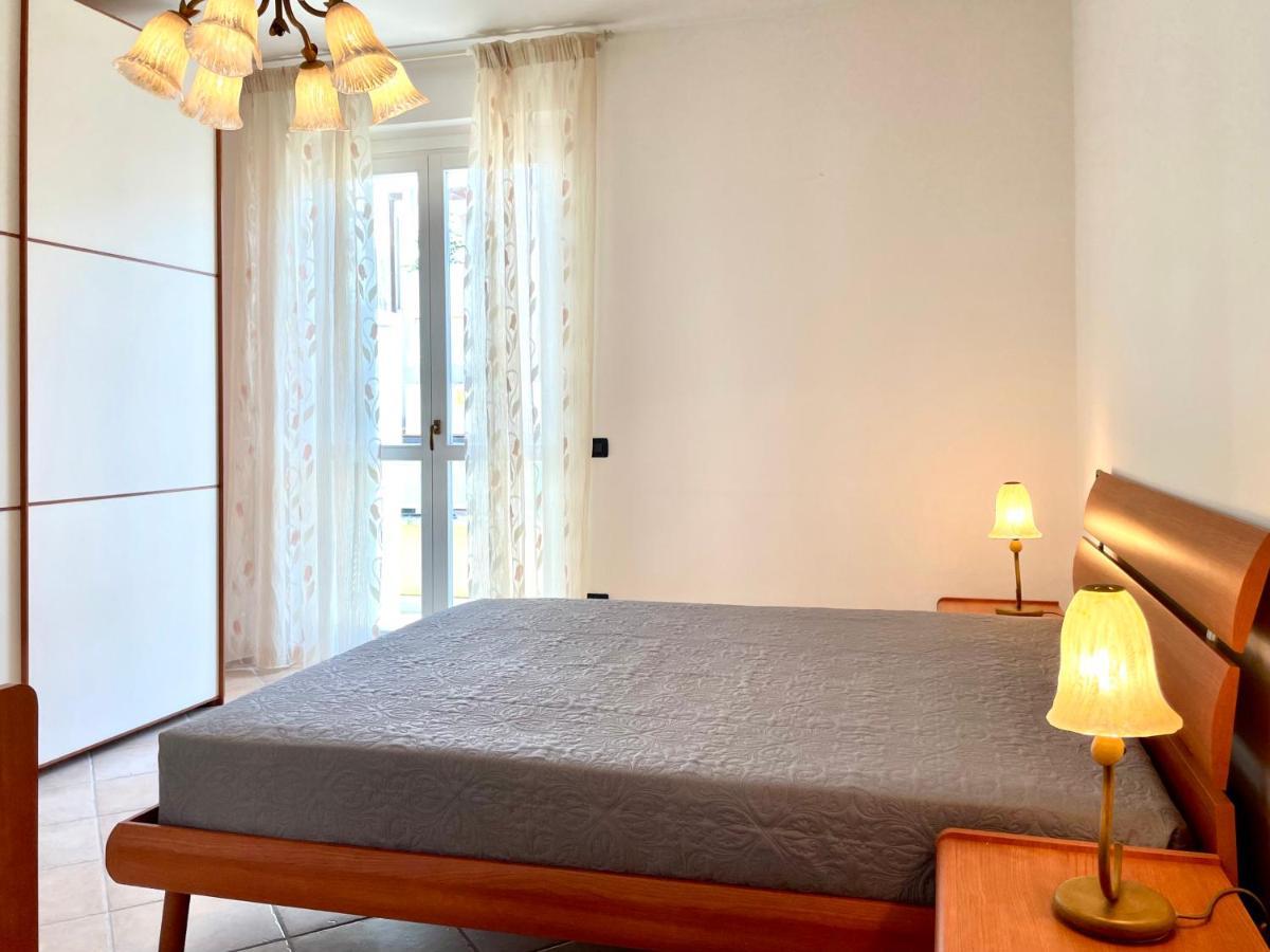 Sunset Boutique Apartment Marina di Massa Bagian luar foto